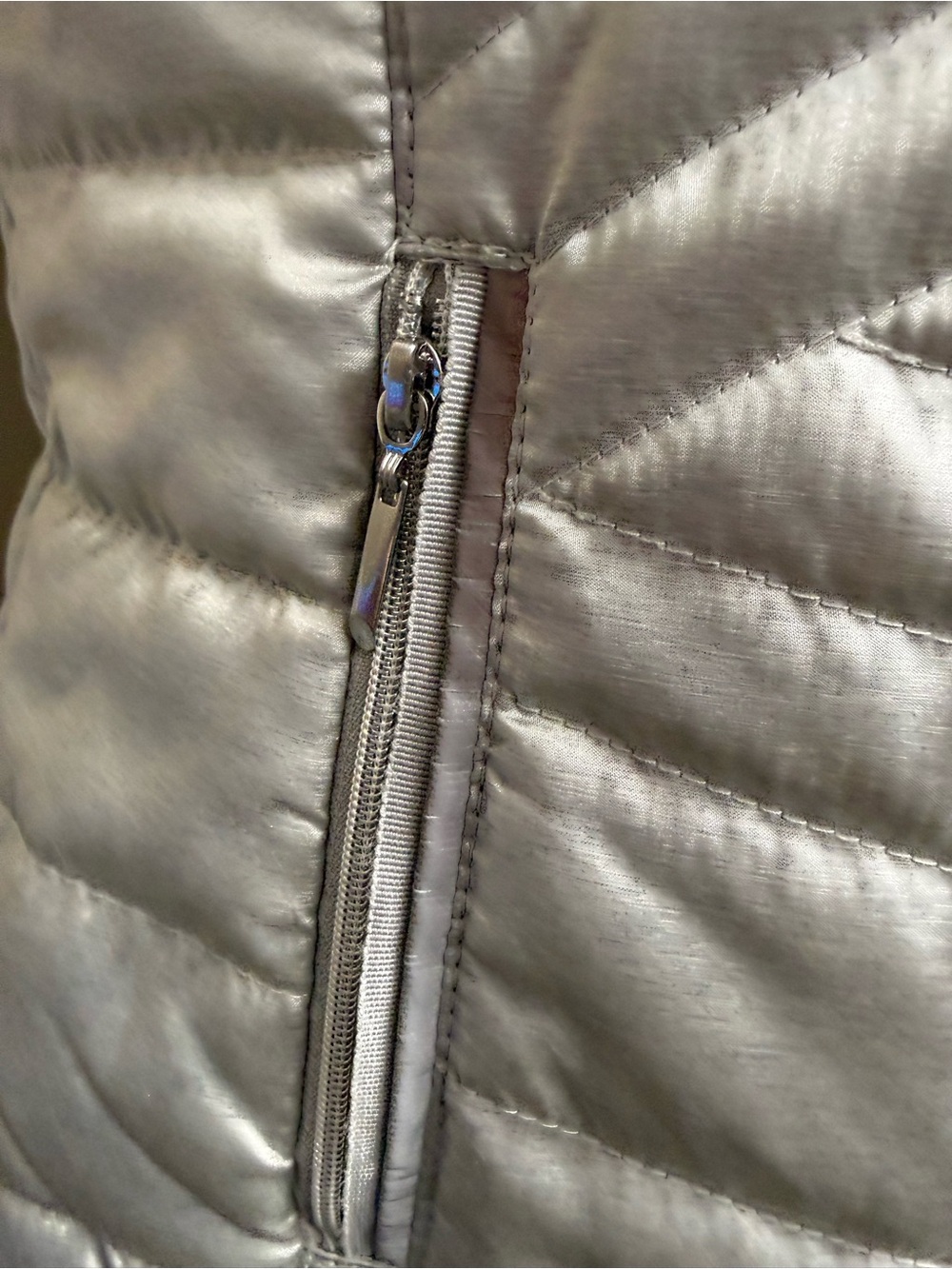 White House Black Market Silver Quilted Puffer Vest size XS - Picture 8 of 11